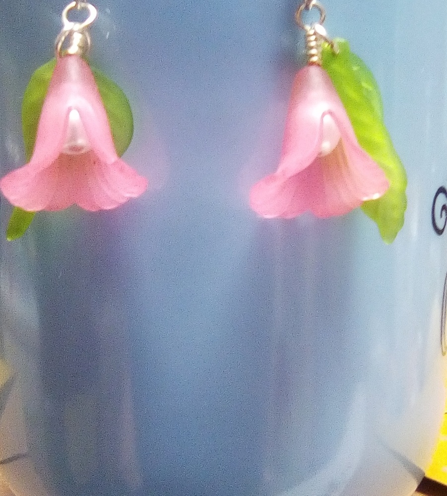 Dainty Pink Flower Earrings ( NWT)